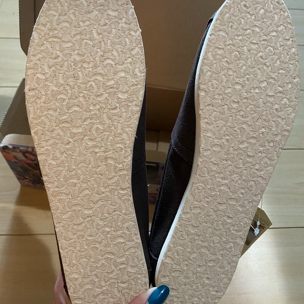 NWT TOMS Women’s Classic Canvas Slip On - Picture 8 of 9